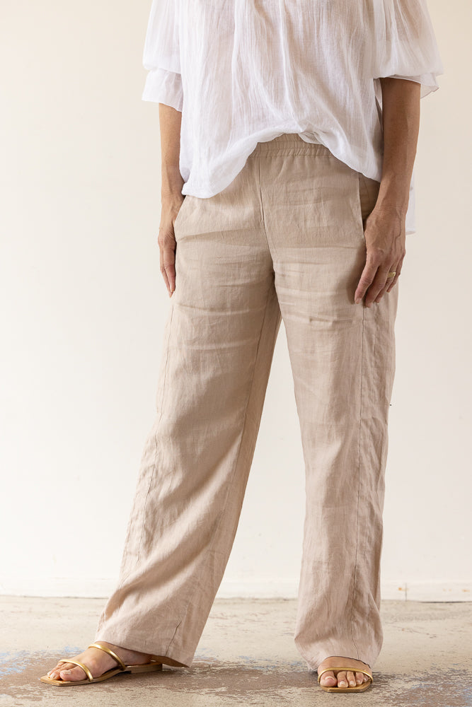 Bold basics, wide leg palazzo or tailored, designer bossy threads.  Pants, pants pants. Slouchy, fitted, wide legged you name it we have it. Wear these trousers and you’ll be ready for anything.